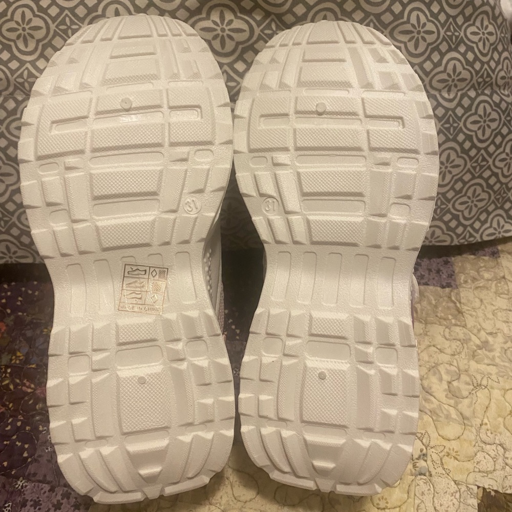 Girls shoes
